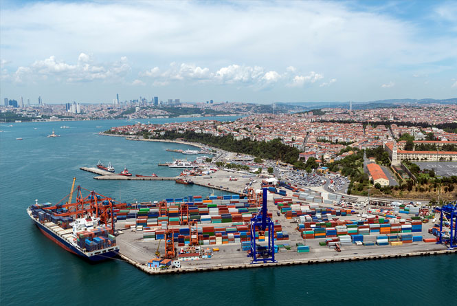 Under the global tariff wave, what are the advantages of going to sea in Dubai?